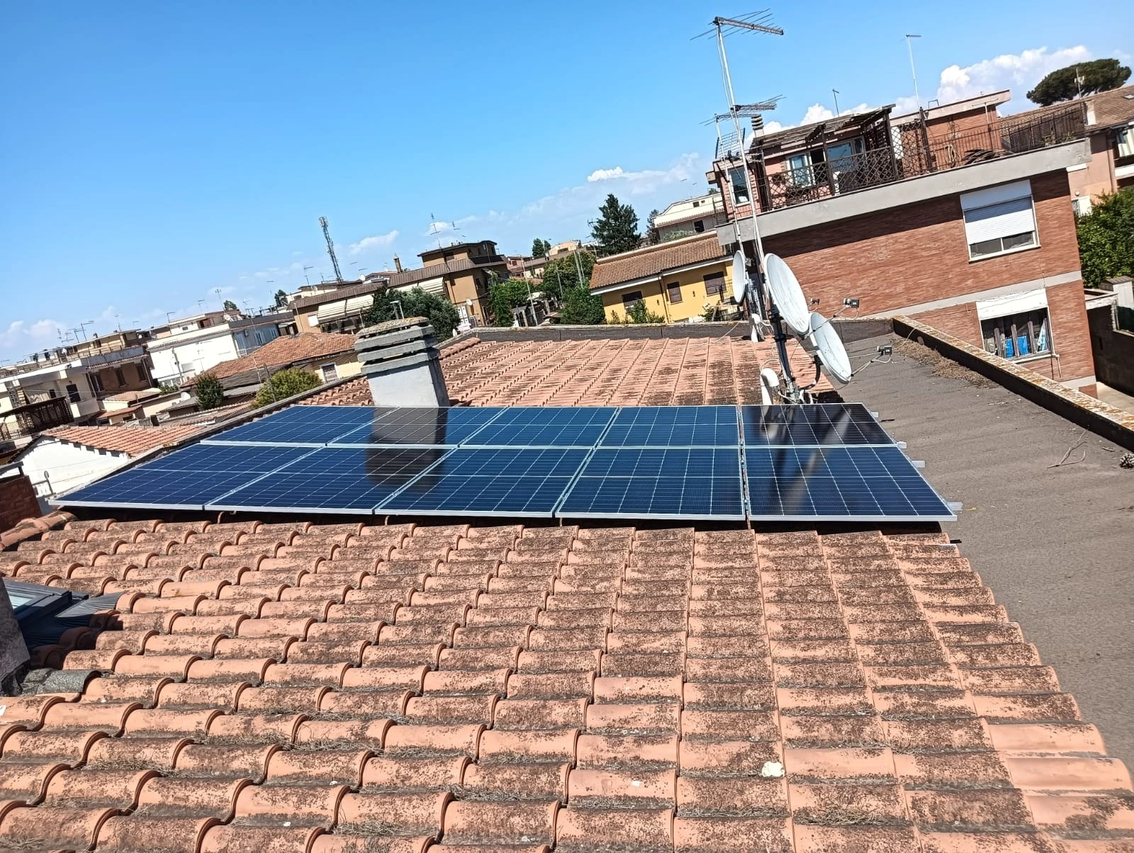 Impianto fotovoltaico 6 kW con accumulo 12 kWh installato ad Acilia Roma in Via Marcellino da Civezza